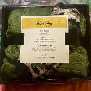 Soft and cozy Angel wrap with socks